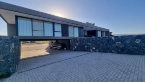 Hermosa casa en Puerto del Águila, a orillas del Dique Los Molinos